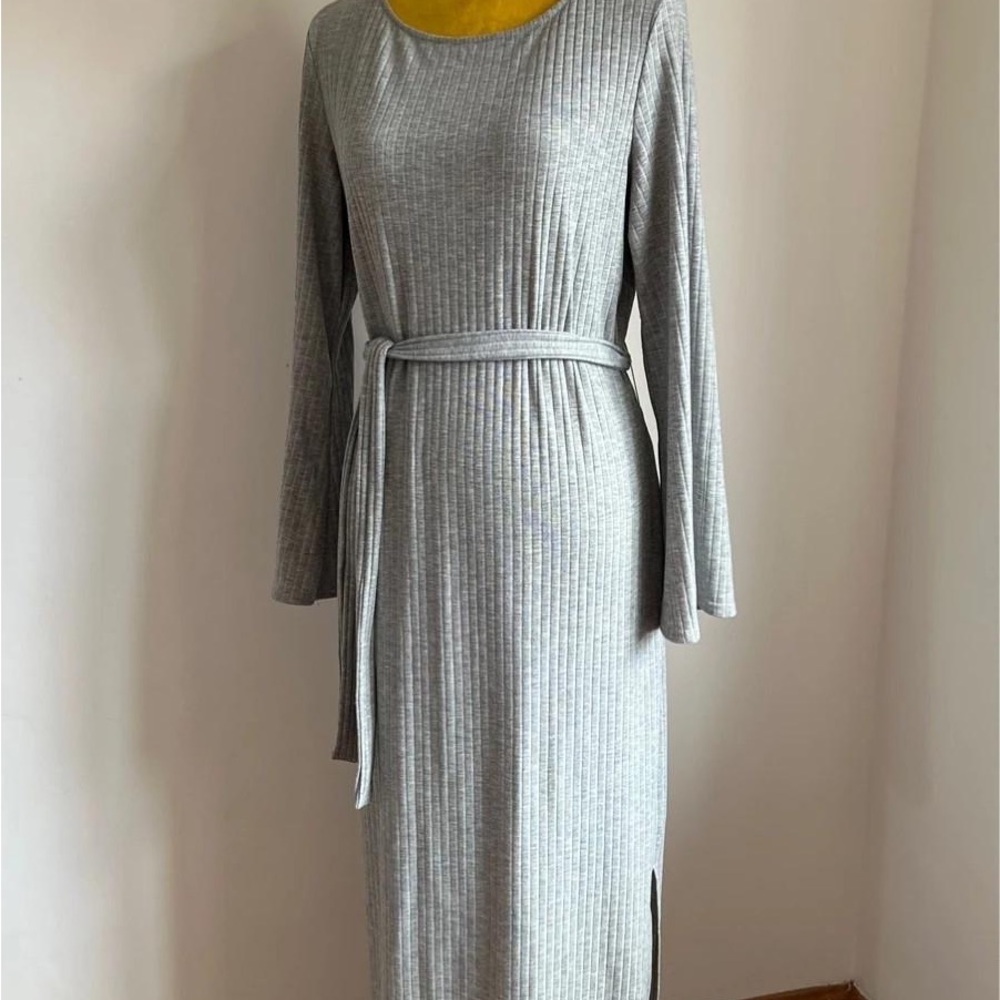 Elegant Gray Ribbed Knit Dress